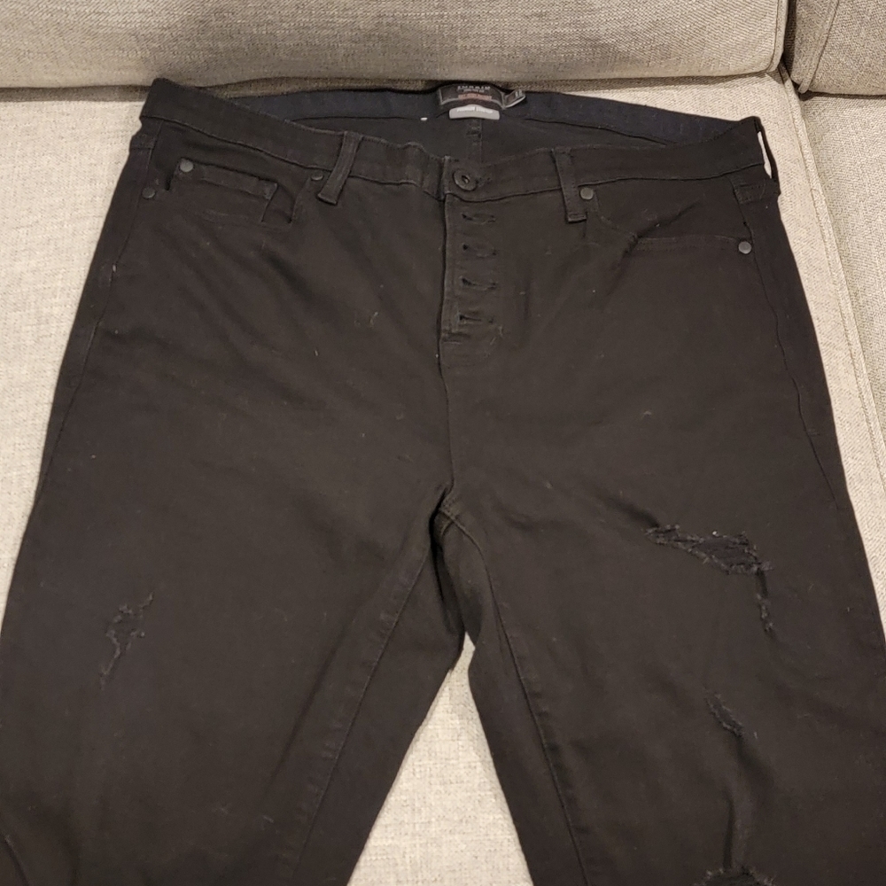 TORRID Black Premium Stretch Sky High Skinny Distressed Ankle Jeans. Size 18R.